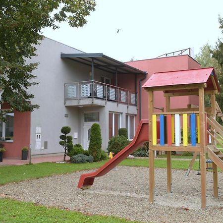 Penzion Letalisce Murska Sobota Buitenkant foto