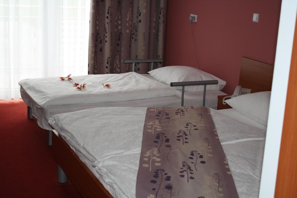 Penzion Letalisce Murska Sobota Buitenkant foto