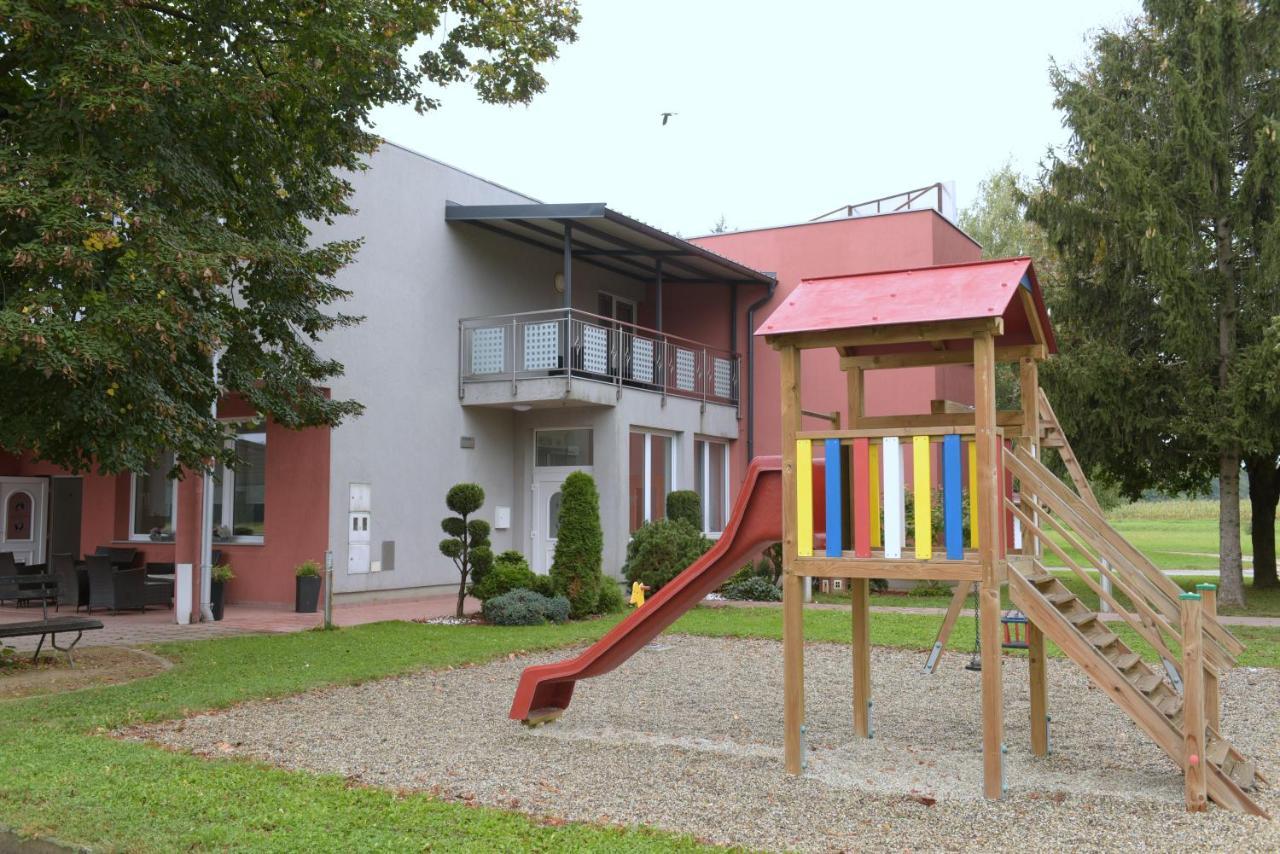 Penzion Letalisce Murska Sobota Buitenkant foto