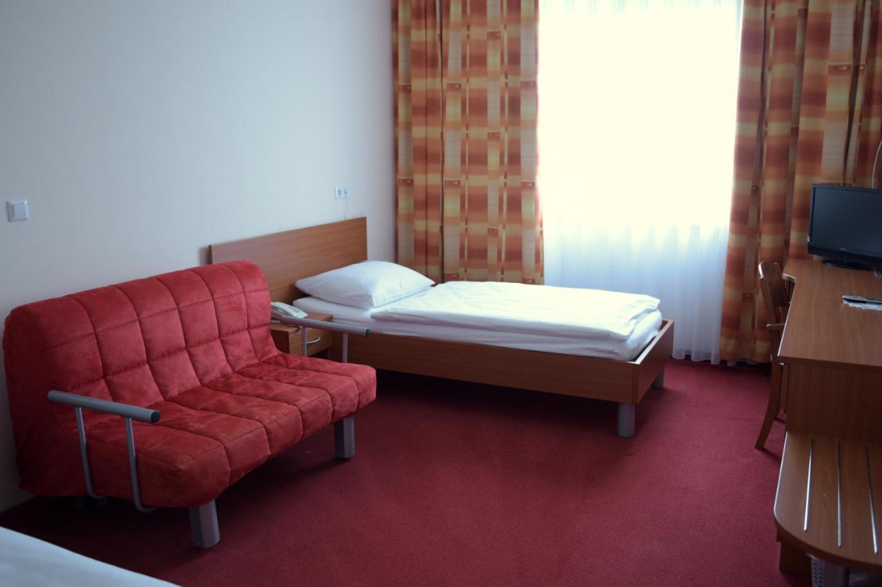 Penzion Letalisce Murska Sobota Buitenkant foto