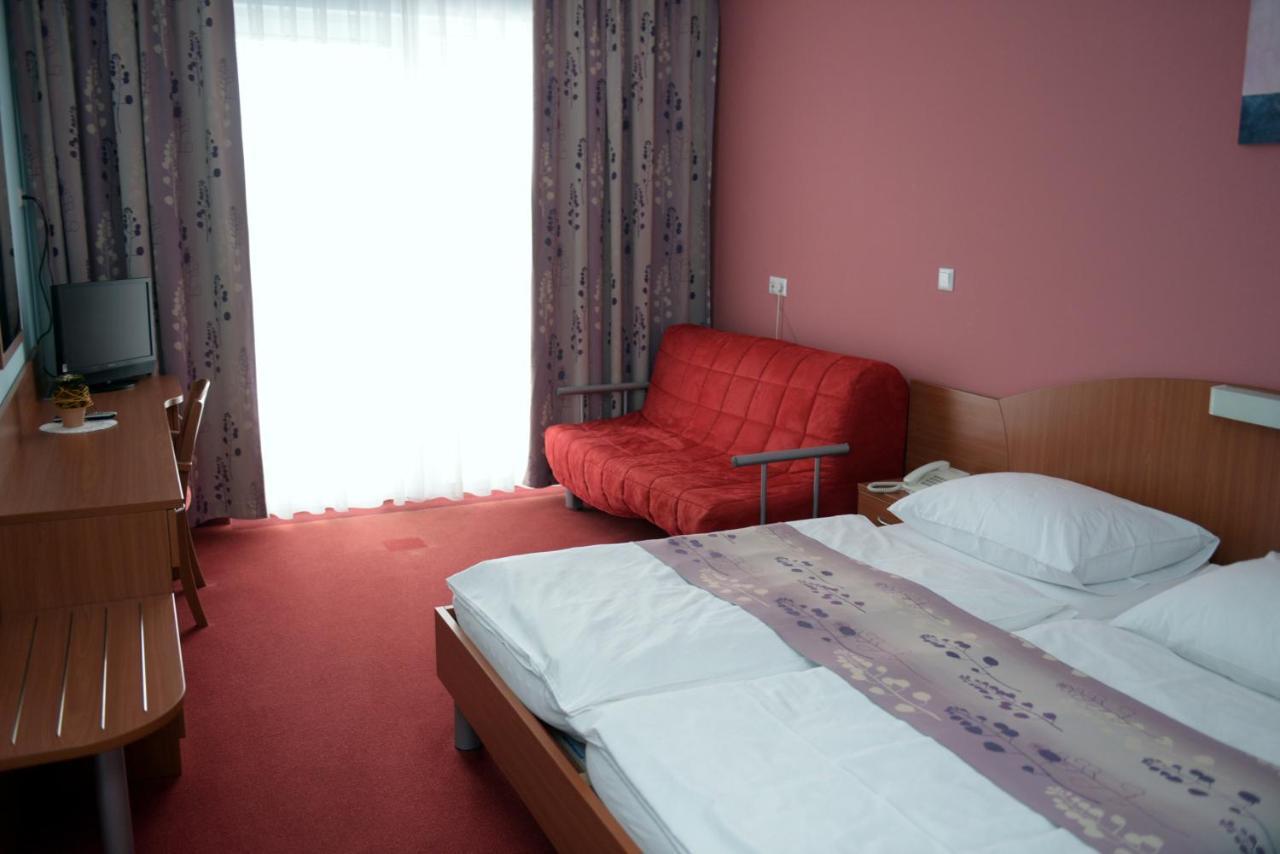 Penzion Letalisce Murska Sobota Buitenkant foto